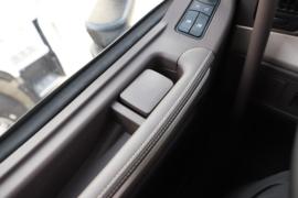 乘龙H7&nbsp;电动牵引车驾驶室图片