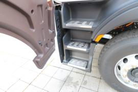 乘龙H7&nbsp;电动牵引车驾驶室图片