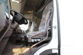 乘龙H7&nbsp;电动牵引车驾驶室图片