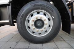 东风柳汽 乘龙H5  4X2 9.7米 氢燃料翼展式载货车 88.3kWh