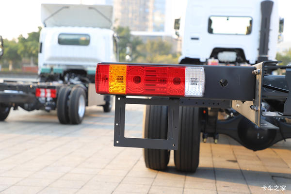 乘龙H5新车到店大方量节油先锋康明斯290马力促销3万