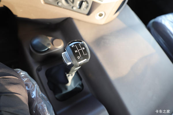 乘龙H5新车到店大方量节油先锋康明斯290马力促销3万