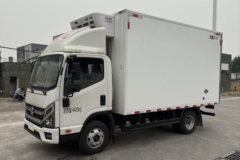 中壹迪 4X2 4.07米单排凯捷M纯电动冷藏车 亿纬82kWh