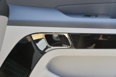 中国重汽VGV 先锋官V 2024款 140马力 2.0T柴油 3座 中轴中顶封闭货车