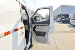 中国重汽VGV 先锋官V 2024款 140马力 2.0T柴油 3座 中轴中顶封闭货车