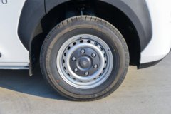 中国重汽VGV 先锋官V 2024款 140马力 2.0T柴油 3座 中轴中顶封闭货车