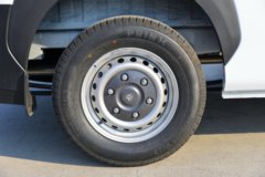 中国重汽VGV 先锋官V 2024款 140马力 2.0T柴油 3座 中轴中顶封闭货车