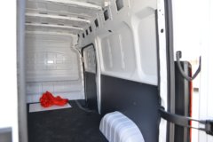 中国重汽VGV 先锋官V 2024款 140马力 2.0T柴油 3座 中轴中顶封闭货车