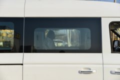 中国重汽 先锋官V 2024款 线路版 140马力 2.0T柴油 7座手动 中轴中顶轻客