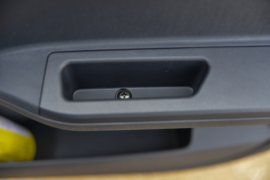 黄金仓&nbsp;电动封闭厢货驾驶室图片