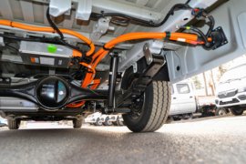 黄金仓&nbsp;电动封闭厢货底盘图片