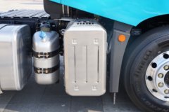 青岛解放 JH6重卡 智享版 640马力 6X4 AMT自动档牵引车