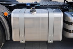 青岛解放 JH6重卡 智享版 640马力 6X4 AMT自动档牵引车