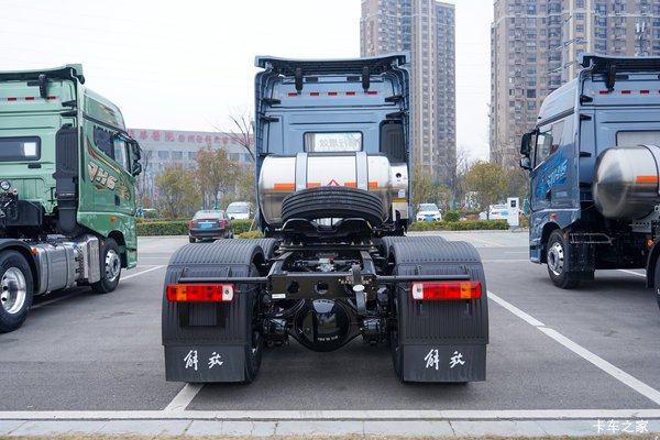 青岛解放JH6 6X4 纯电动牵引车宁德时代/ 燃气LNG