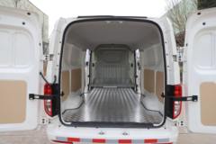 长安跨越 跨越星V7 2.7T 2座 4.8米纯电动厢式运输车(对开门)38.64kWh