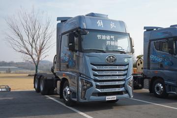 青岛解放 JH6重卡 智享版 600马力 6X4 LNG自动档牵引车(一汽解放12档)