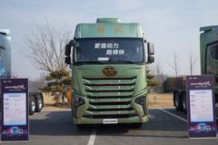 青岛解放 新JH6 640马力 6X4 AMT自动档牵引车
