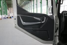 飞碟漫天飞&nbsp;电动载货车驾驶室图片