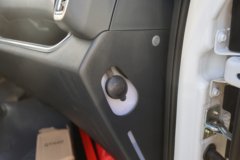 庆铃五十铃KV100 2.5L柴油 131马力 4X2 五十铃6档 3.79米排半厢式轻卡