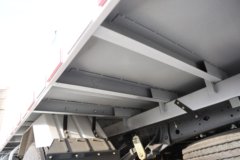 庆铃五十铃KV100 2.5L柴油 131马力 4X2 五十铃6档 3.79米排半厢式轻卡
