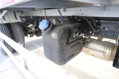庆铃五十铃KV100 2.5L柴油 131马力 4X2 五十铃6档 3.79米排半厢式轻卡