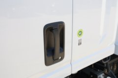 庆铃 五十铃700P 189马力 4X2 6.688米排半厢式载货车