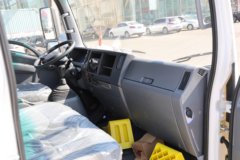 庆铃 五十铃700P 189马力 4X2 6.688米排半厢式载货车