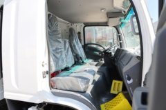 庆铃 五十铃700P 189马力 4X2 6.688米排半厢式载货车