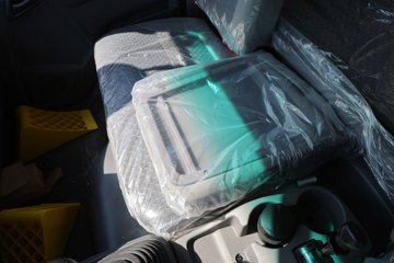 ���� ��ʮ��700P 189���� 4X2 6.688���Ű���ʽ�ػ���ͼƬ