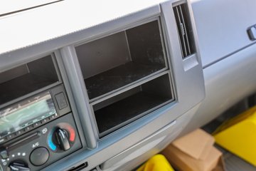 ���� ��ʮ��700P 189���� 4X2 6.688���Ű���ʽ�ػ���ͼƬ