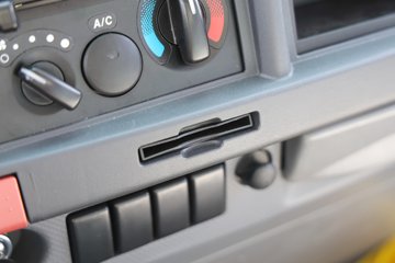 ���� ��ʮ��700P 189���� 4X2 6.688���Ű���ʽ�ػ���ͼƬ