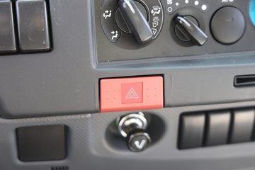 ���� ��ʮ��700P 189���� 4X2 6.688���Ű���ʽ�ػ���ͼƬ