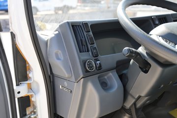 ���� ��ʮ��700P 189���� 4X2 6.688���Ű���ʽ�ػ���ͼƬ