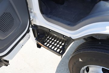 ���� ��ʮ��700P 189���� 4X2 6.688���Ű���ʽ�ػ���ͼƬ