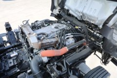 庆铃 五十铃700P 189马力 4X2 6.688米排半厢式载货车
