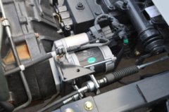 庆铃 五十铃700P 189马力 4X2 6.688米排半厢式载货车