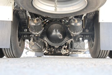 ���� ��ʮ��700P 189���� 4X2 6.688���Ű���ʽ�ػ���ͼƬ