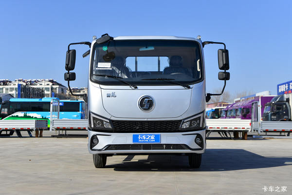 陕汽商用车德龙G200 2.5L柴油 180马力 法士特10档 3.82米排半栏板轻卡