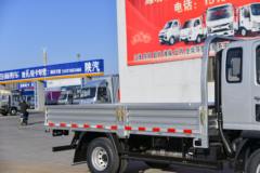 蓝擎 龙N 2.3L柴油 140马力 株齿5档 3.85米排半栏板轻卡 中体