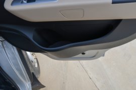 跨越王X3 PLUS EV 电动载货车驾驶室图片