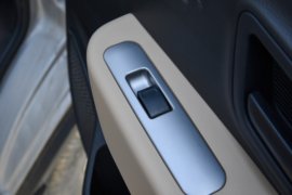 跨越王X3 PLUS EV 电动载货车驾驶室图片