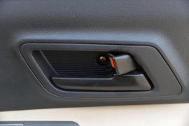 跨越王X3 PLUS EV 电动载货车驾驶室图片