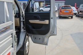 跨越王X3 PLUS EV 电动载货车驾驶室图片