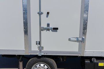 ������Խ��X1 1.6L���� 122���� 5�� 3.035�׵�����ʽ΢��ͼƬ