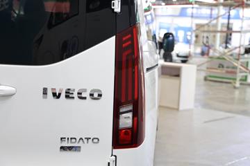 Ͼά  2025 3.5T 4.9987綯51.5kWhͼƬ