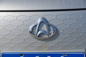 ������Խ��X1 1.2L���� 91���� 4X2 5�� 2.56�׵�����չʽ΢��ͼƬ