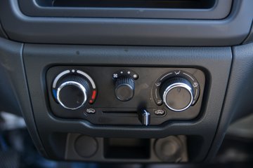 ������Խ��X1 1.2L���� 91���� 4X2 5�� 2.56�׵�����չʽ΢��ͼƬ