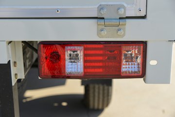 ������Խ��X1 1.2L���� 91���� 4X2 5�� 2.56�׵�����չʽ΢��ͼƬ