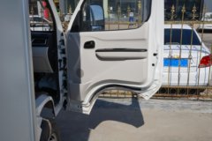 长安跨越者D3 豪华型 1.6L汽油 122马力 蓝黛5档 3.8米单排厢式微卡