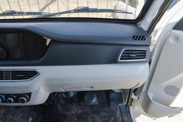 ������Խ��D3 ������ 1.6L���� 122���� ����5�� 3.8�׵�����ʽ΢��ͼƬ